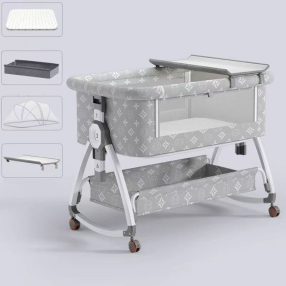   összecsukható kiságy, 6 állítható pozíció, dönthető, zárrendszer, rovarháló, tárolókosár, kerekek fékekkel